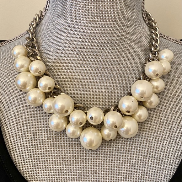 Jewelry - Faux pearl fashion necklace